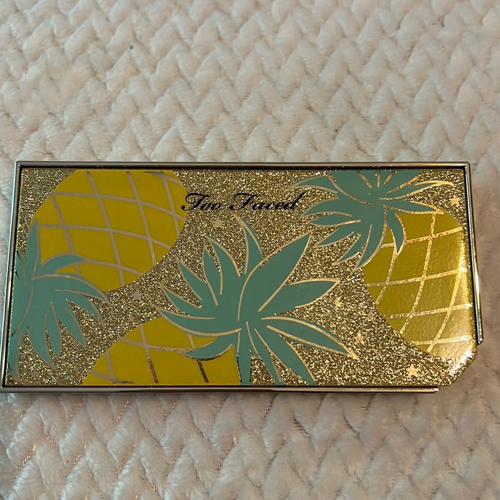 Too faced sparkling pineapple eye shadow palette